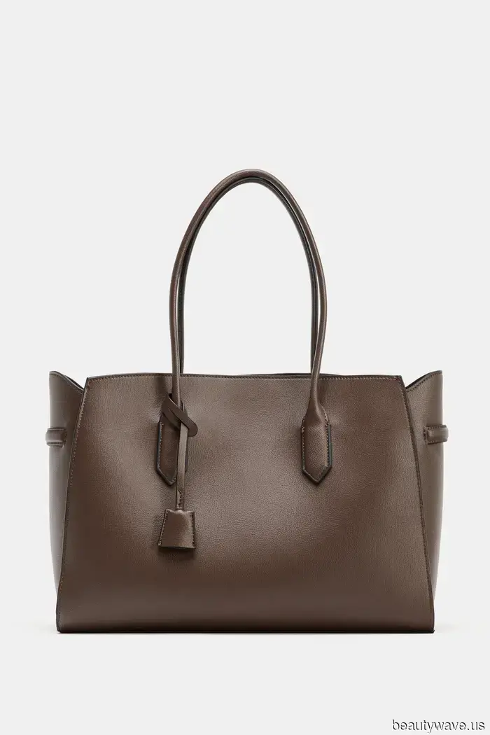 I’ve just found out that Zara’s most stylish bags can be personalized—now I’m giving them as gifts to everyone I…