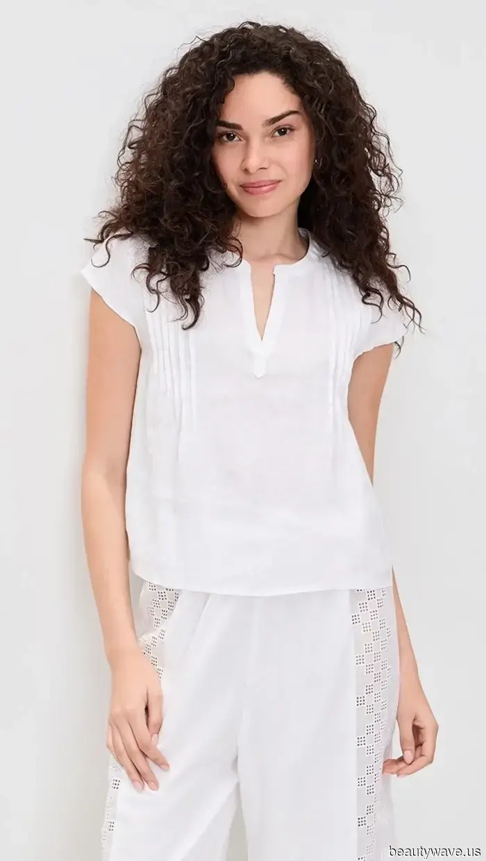 While everyone is discussing fall trends, fashionable women are still sporting this elegant summer essential.