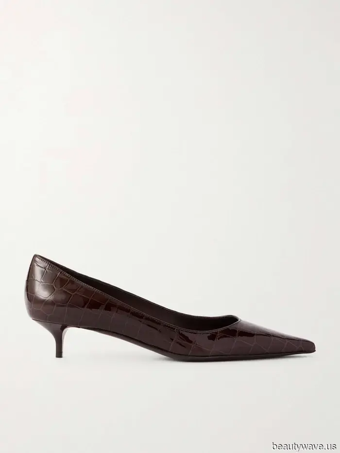 Se vuoi far sembrare il tuo abbigliamento da sera costoso e raffinato, guarda a questa scarpa estremamente chic.