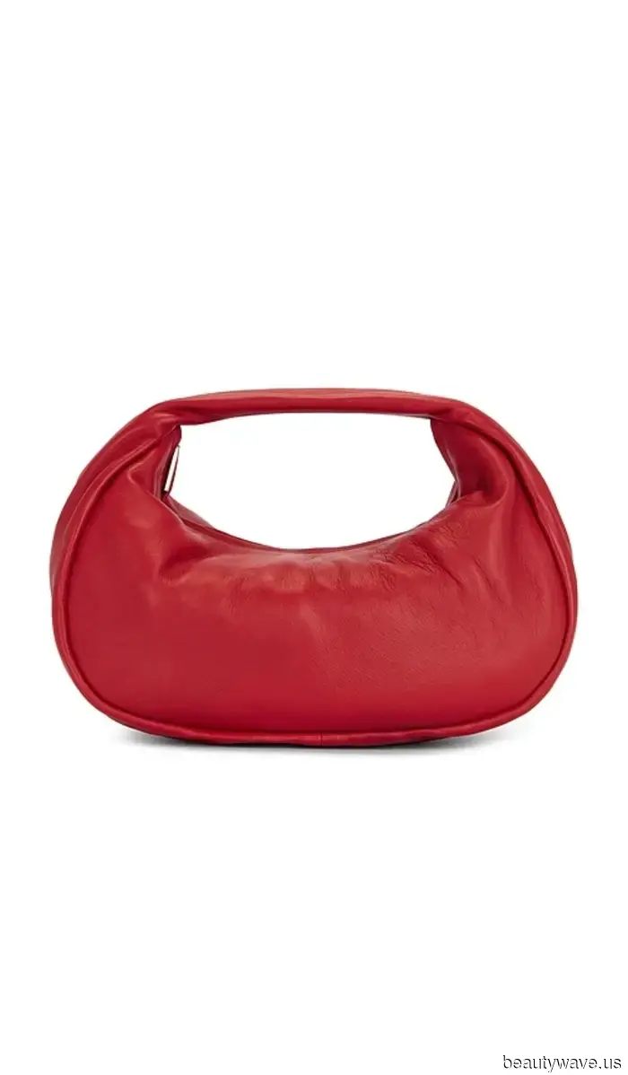 Jeans Along with These 2 Anti-Basic Colors Create the Formula for Trendy Outfits This Fall