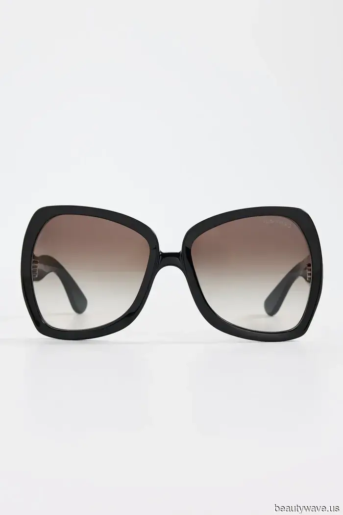 Subtle Luxury to the Left: This Summer Aesthetic Is Being Worn by Every Stylish Individual Instead.