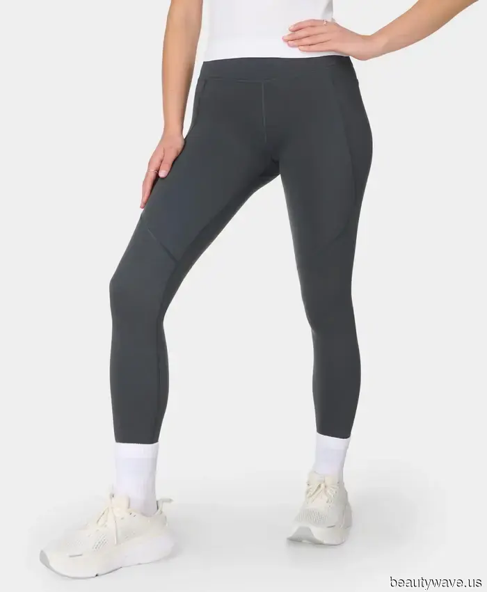 I'm currently focused on stylish yet comfortable outfits—here are five chic looks featuring leggings that perfectly match the vibe.