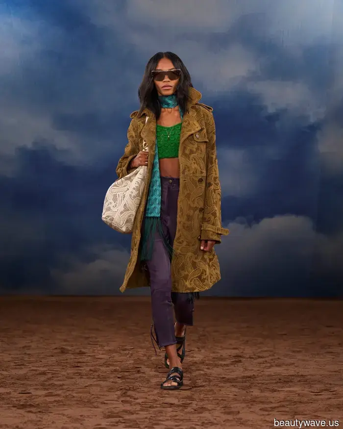 La nuova estetica della primavera 2026 è il vestire glamour da festival musicale, secondo Burberry.