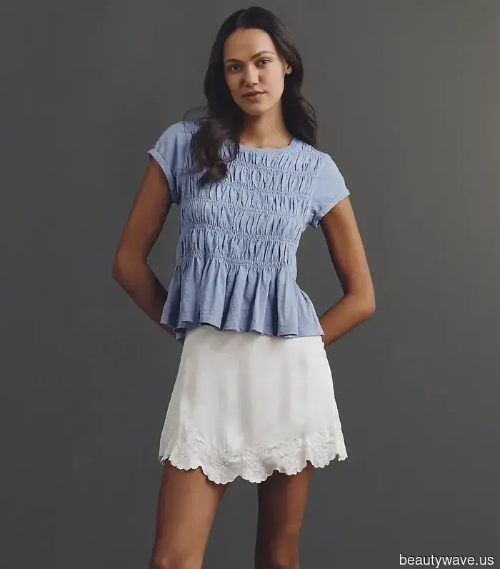 6 Shirt Trends That Stylish Girls Are Pairing With Baggy Jeans