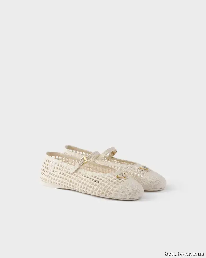 Le persone di moda a Parigi sanno che queste tendenze estive delle scarpe sono fondamentali per un look ben curato.