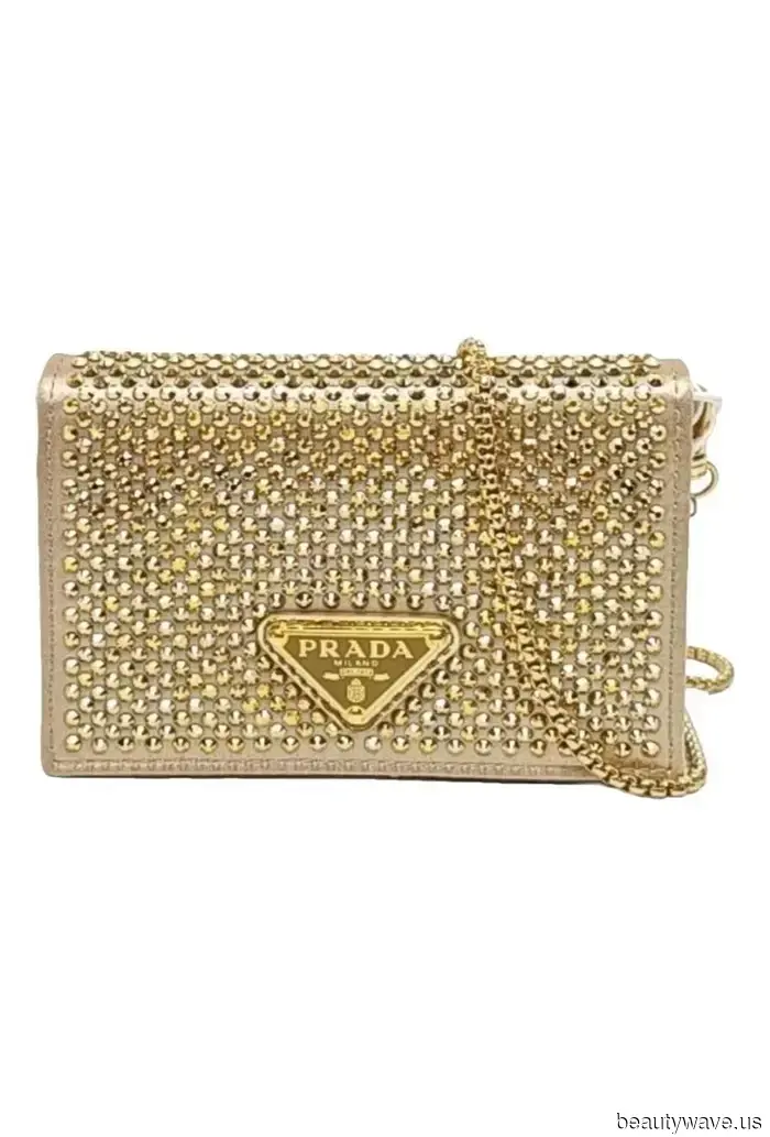 This stunning bride donned a Vera Wang gown and Manolo Blahnik shoes for her sophisticated, timeless countryside wedding.