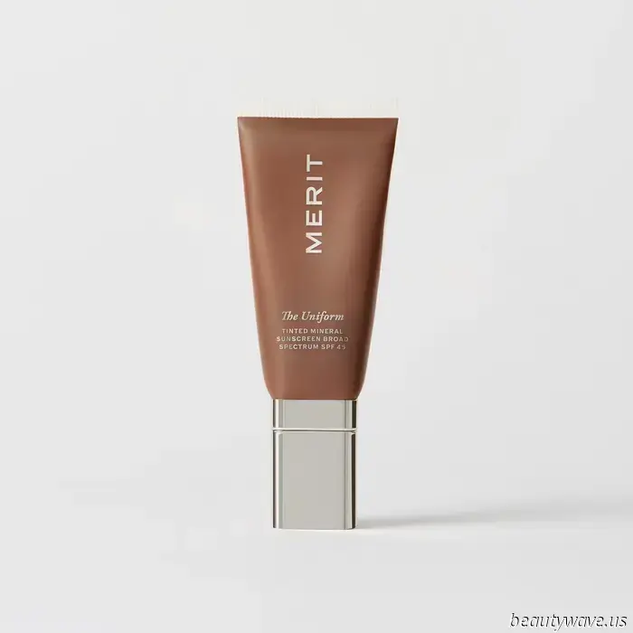 I Can't Scroll Without Coming Across This Tinted Sunscreen—10 Editors Tried It Out