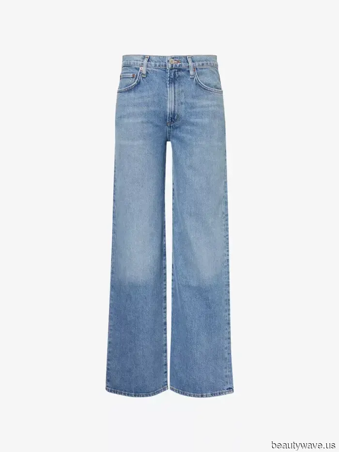 No one rocks jeans quite like stylish Parisians—here are 7 effortless outfits I’m looking to replicate from the French this fall.