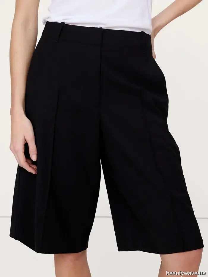 Non è nulla di ciò che ti aspetteresti: questo è il modo approvato da J.Lo per indossare i pantaloni bermuda a Parigi.