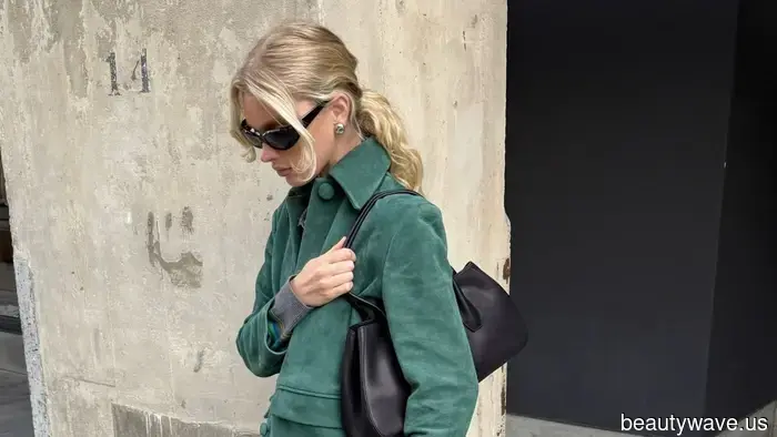 Jeans, jacket, shoes: This exact three-piece ensemble is what the trendiest fashion influencers are sporting.