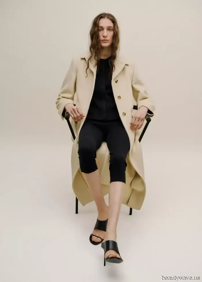 Forget about kitten heels and ballet flats—this shoe trend enhances the chicness of capri pants.