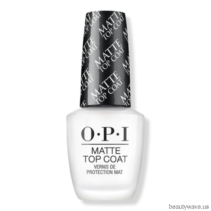 The 19 Chic Nail Colors Trendsetters Are Embracing This Fall (Along with the Ones They're Discreetly Phasing Out)