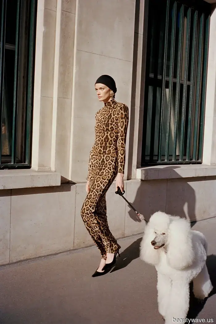 Nicht schwarz, keine Glitzer&mdash;Sienna Miller trug den Partywear-Trend, den die coolsten Stylisten in dieser Saison tragen werden.