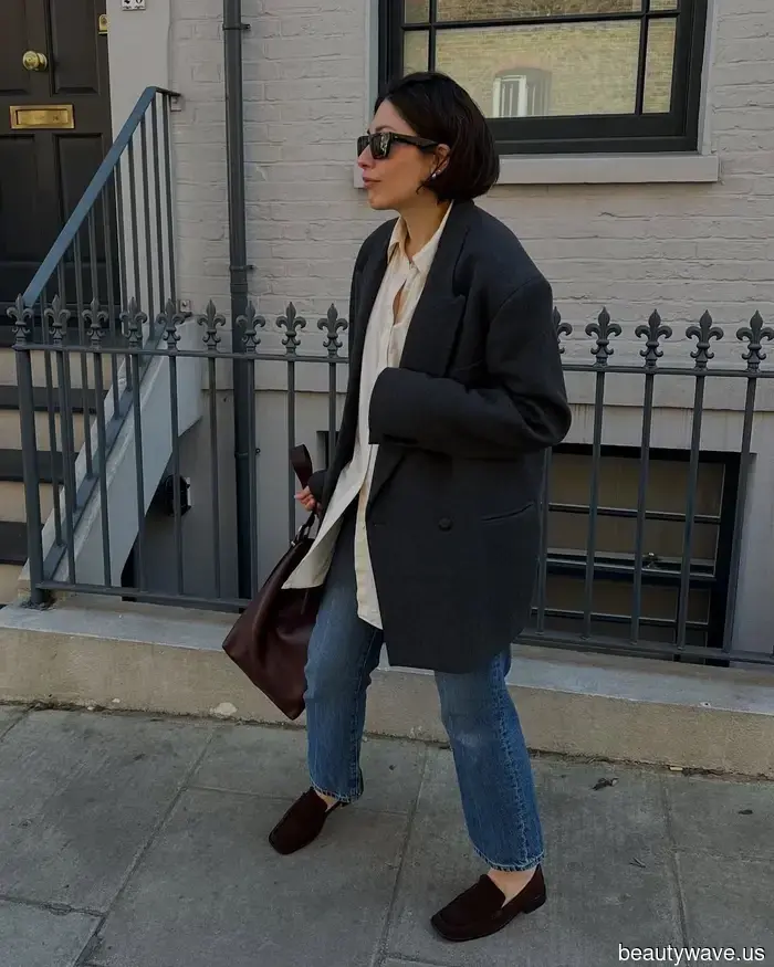 Es stellt sich heraus, dass das Tragen von Jeans und Loafers in diesen Farben der Schlüssel zu einem schicken Look in diesem Herbst ist.