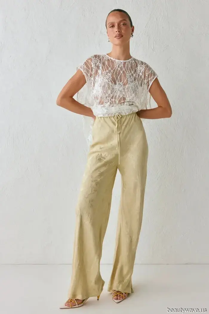 Si quieres que las chanclas se vean elegantes, olvida los pantalones de lino&mdash;optar por esta tendencia de pantalones en su lugar.