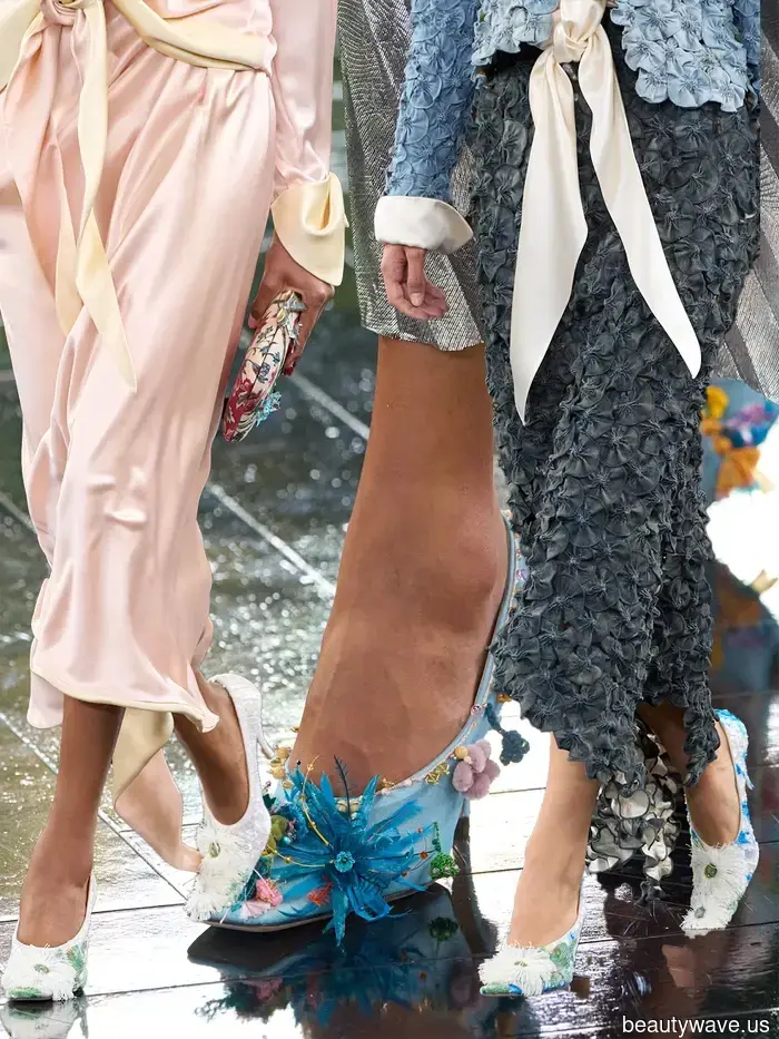 Forget Beaded Sandals—This Fall, Stylish Women in Paris, Milan, and NYC Are Embracing This Sophisticated Alternative.
