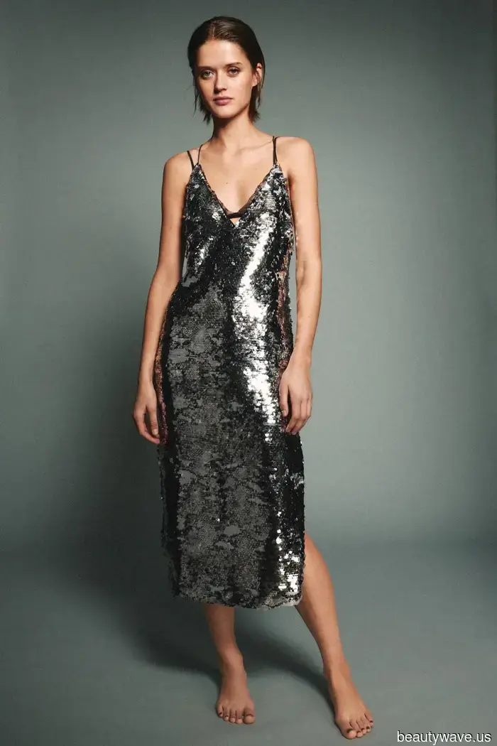 Not Sheer, Not Body-Con—Anne Hathaway's Holiday-Party Dress Style is Far More Mature and Elegant.