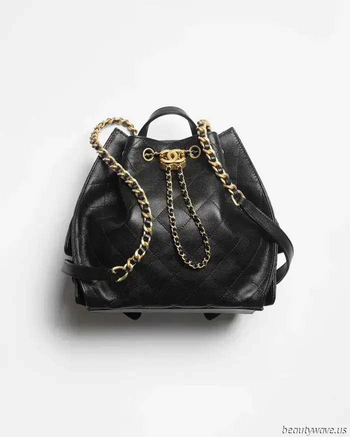 La bolsa de mano Chanel de 5 mil libras que las personas de moda usan en festivales y llevan a la playa