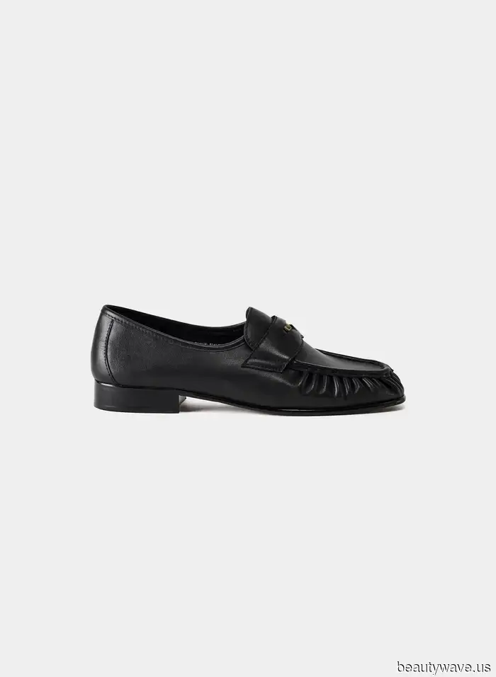 It Seems That the Skirt Trend That Everyone Has Looks Fresh When Paired With These Timeless Flat Shoes.
