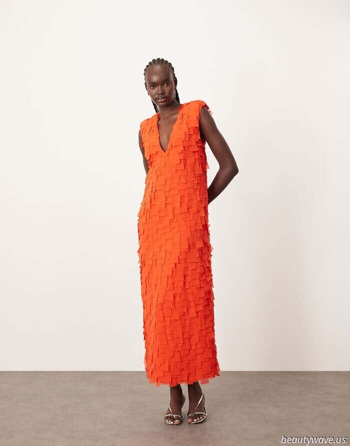 The Dress Detail That’s Subtly Gaining Popularity in London Right Now (and Yes, It’s Functional)