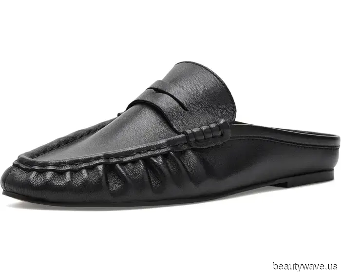 Nicht Sneakers, nicht Sandalen&mdash;Lauren Conrad weiß, dass Cropped Jeans am besten zu diesem flachen Schuhtrend passen.