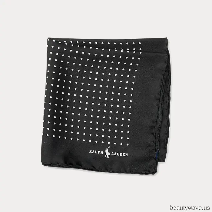 Ob es dir gefällt oder nicht, so stylen coole Mädchen den Sandalentrend des Sommers.
