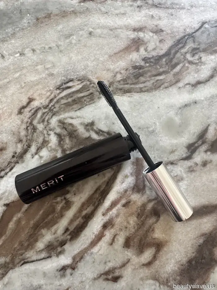 I've been quietly trying out Merit's new mascara, and it's really impressive.