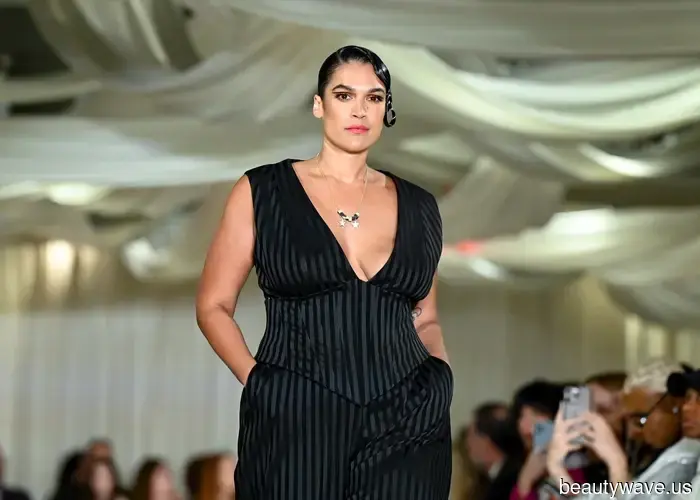 Sono una modella curvy, e questo è com'è dietro le quinte alla NYFW con il marchio che fa le cose per bene.