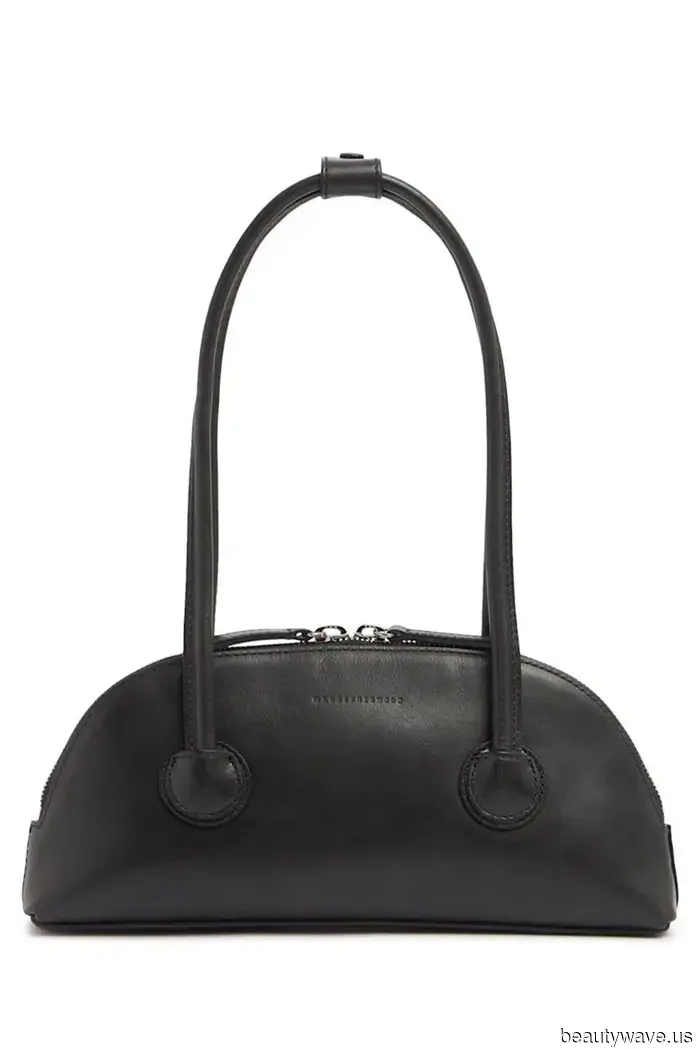 Forget about fleeces and hoodies—this is the must-have jacket for pairing with plain leggings.