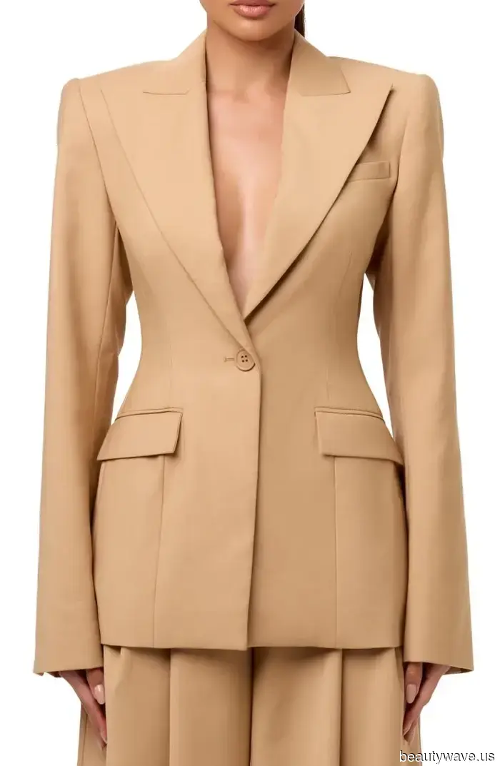 Моя подруга хочет выглядеть более парижанкой&mdash;я предложила ей надеть эти 4 вещи