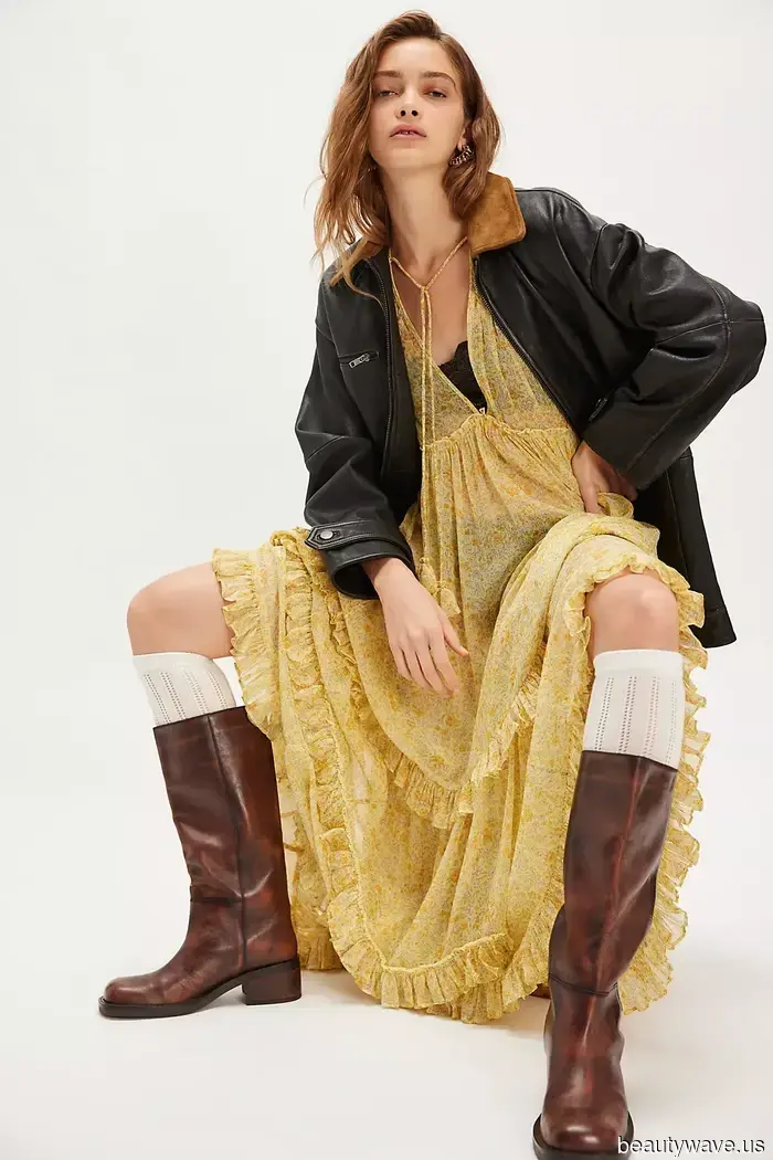 Se continuerai a indossare abiti floreali in inverno, questa giacca e questi stivali sono assolutamente fondamentali.