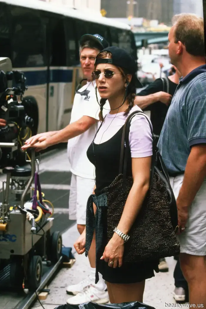 Three Decades Later, These Legendary ‘90s Outfits Still Appear Just as Stylish Now as They Did Back Then.