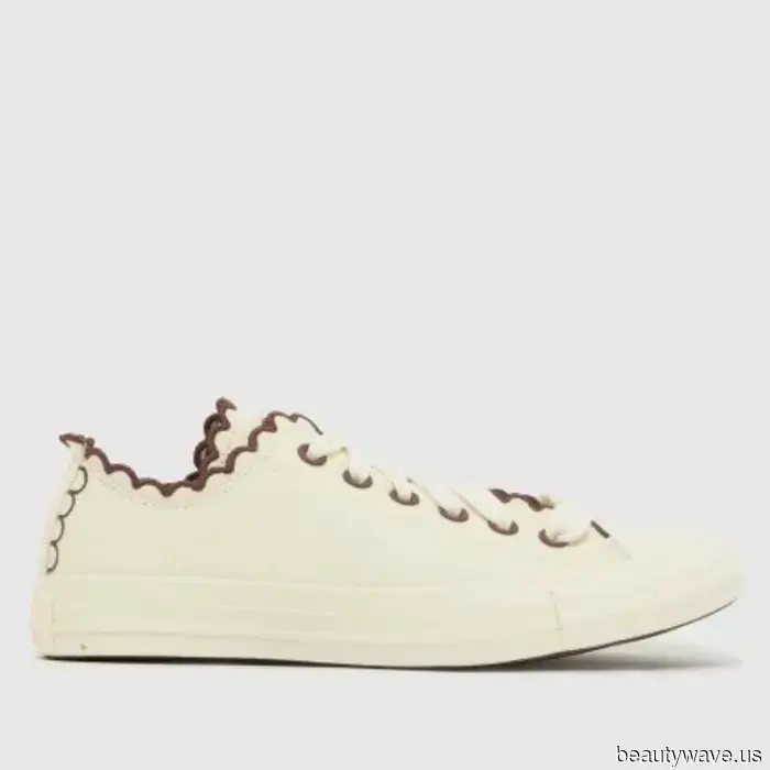 No Sambas&mdash;En mi opinión, esta tendencia de zapatillas atemporales se ve mejor con jeans cada vez.