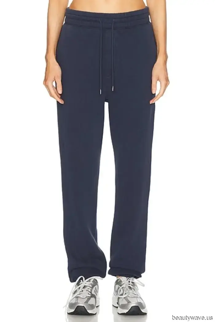 Одежда без лишних хлопот, которую носит Хлоя Севи́ньи, когда хочет выглядеть стильно в Нью-Йорке, не прилагая усилий.