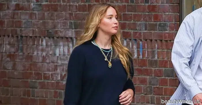 Jennifer Lawrence has confirmed that this is how to style a simple sweater for Fall 2025.