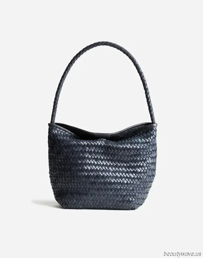 The Stylish 2025 Bag Trend That Ashley Olsen Has Been Sporting for Ten Years Already