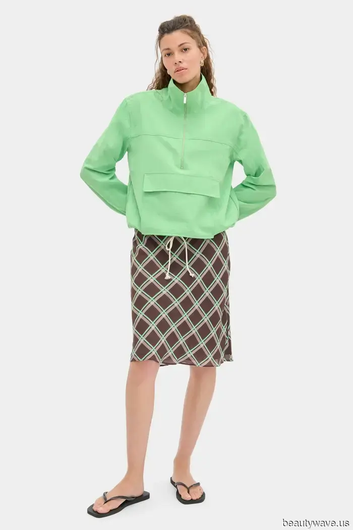 Última hora: La forma más chic de estilizar una camiseta para el otoño de 2026