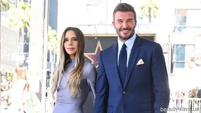 Olvida los tacones negros&mdash;Victoria Beckham acaba de llevar la tendencia de color de zapatos que no esperaba que se viera tan chic.