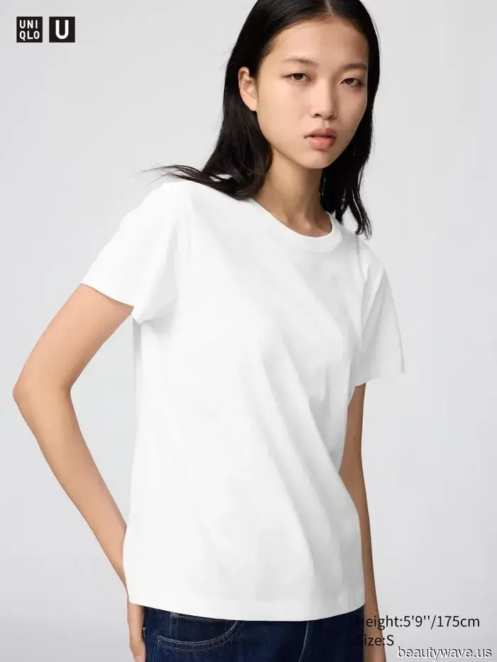 Les jeans avec des bottines ne sont pas une nouveauté, mais personne ne les porte aussi bien que les Parisiens.