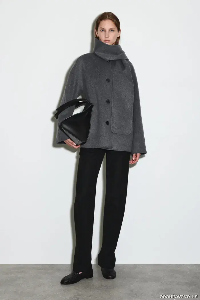 Throughout Paris Fashion Week, everyone was pairing leggings with this shoe trend, and I'm making a note of it.