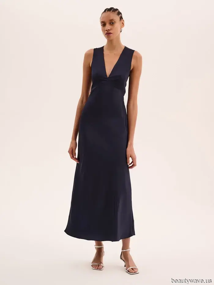 No Need for Velvet and Sparkles—VB Just Showed That This Minimalist Style Always Exudes Elegance.