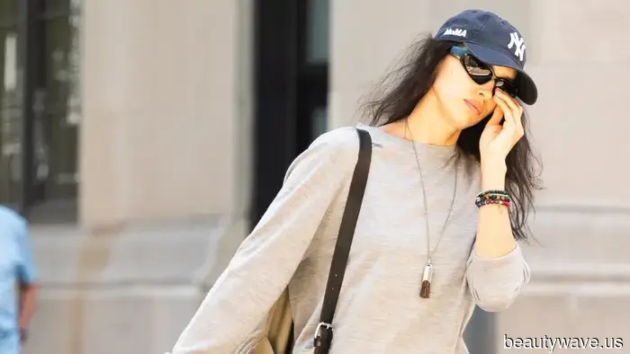 No Skinny Jeans in Sight—Off-Duty Models in NYC Recognize That Sneakers Pair Better with This Denim Style.