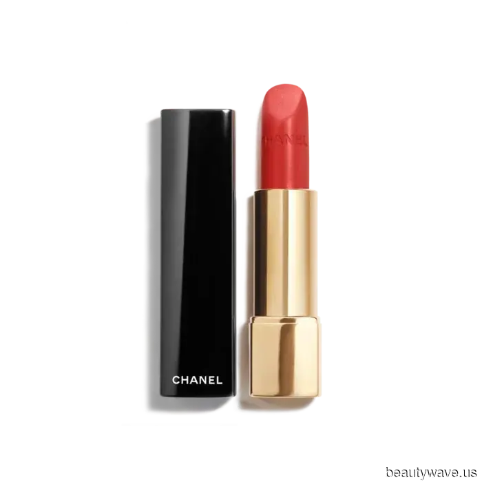 Selena Gomez Just Endorsed the Surprising Fall Lip Shade That Taylor Swift Has Been Using Constantly.