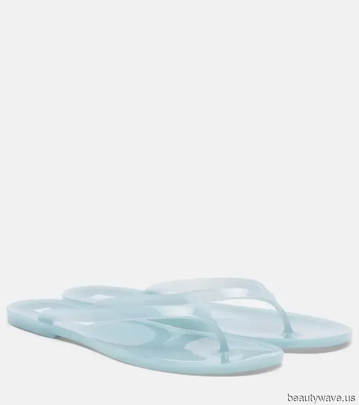 Ich dachte, ich hasse die Mode der 2000er, aber diese Retro-Sandalen-Trends sind tatsächlich schick.