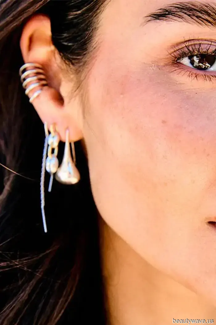 Forget about fleeces and hoodies—this is the must-have jacket for pairing with plain leggings.