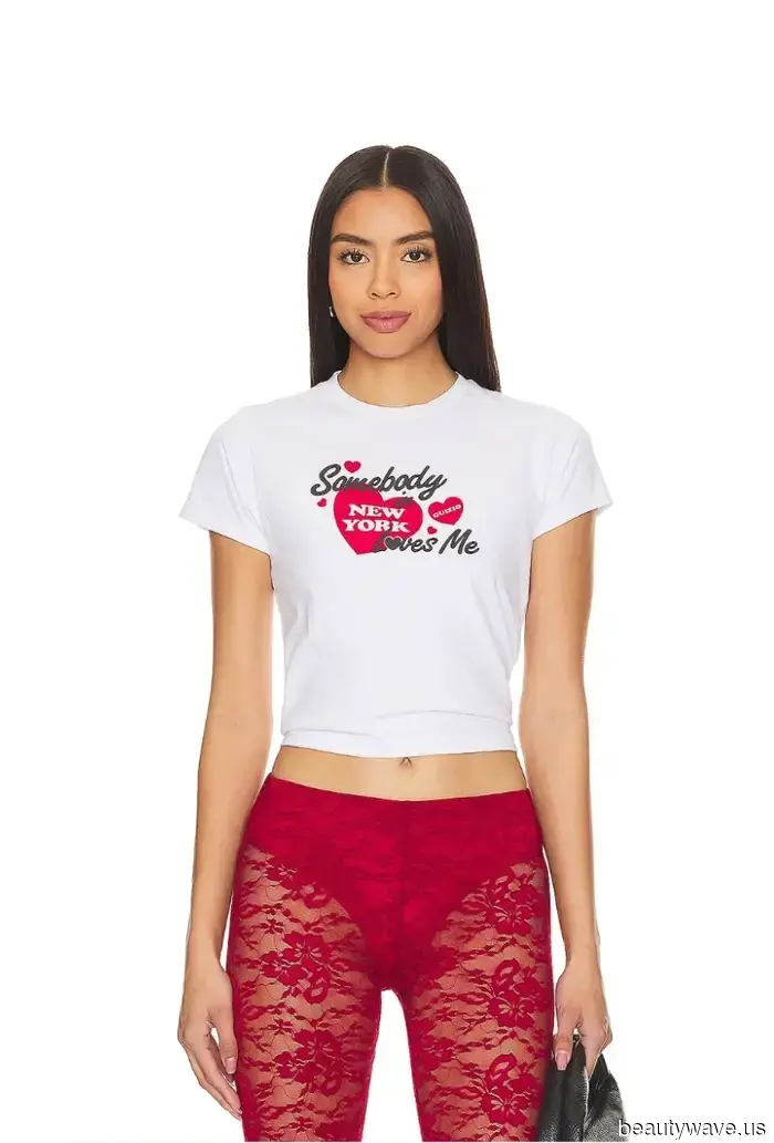 It Girls Concur: This Classic T-shirt Is the Trendy Alternative to the Everlasting Blouse