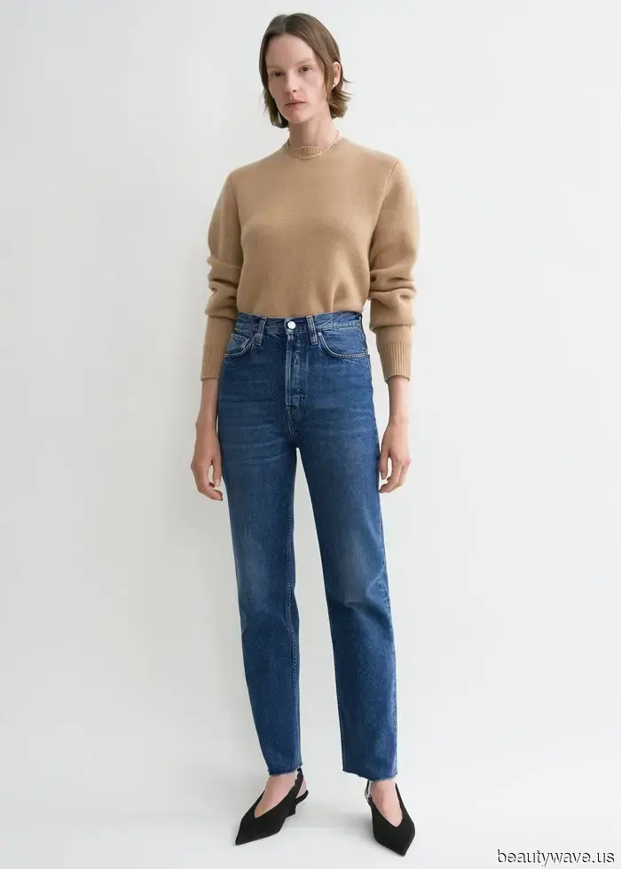 Fashion enthusiasts in Copenhagen have recently been pairing these 5 types of shoes with jeans.