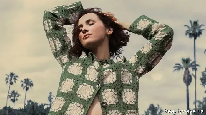 Siempre veo a los viajeros de primera clase usando la máscara de sueño favorita de Maude Apatow en los vuelos.