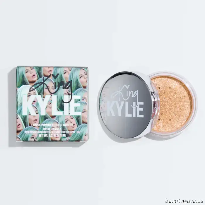 La nuova collezione di trucco di Kylie Jenner, ispirata alla nostalgia, ha appena modernizzato alcune importanti tendenze del 2015. Clicca qui per vedere tutti i prodotti in edizione limitata.