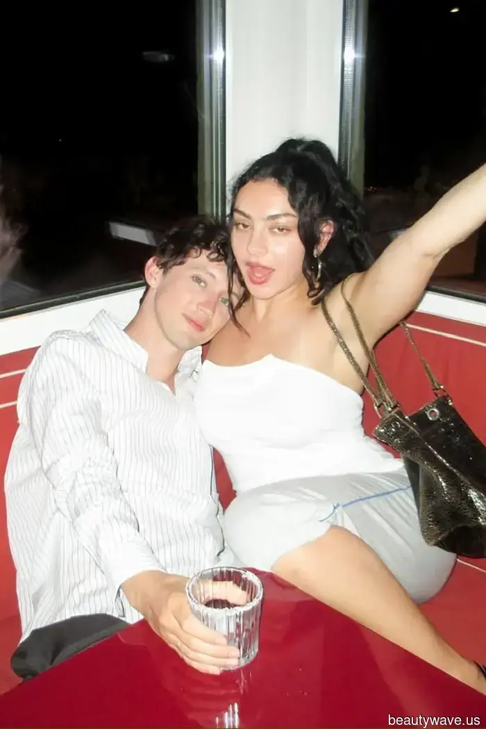 Крутые модники в Нью-Йорке носят этот асимметричный базовый тренд&mdash;25 вещей, которые я покупаю из-за этого